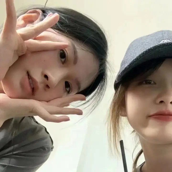 穿黄靴子的女孩
